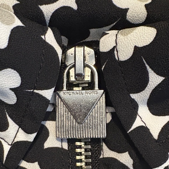 Michael Kors Black & White Floral Blouse Silver Zip Detail Size M - Picture 3 of 3